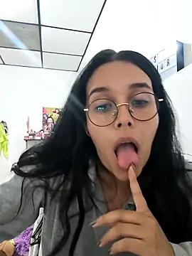 Snapshot of Annya-sweet chatting on October 23, 2025, 2:32 am Annya-sweet online show from October 23, 2025, 2:32 am