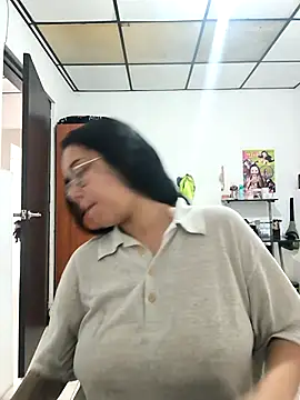 Snapshot of Annya-sweet chatting on November 10, 2025, 3:06 pm Annya-sweet online show from November 10, 2025, 3:06 pm