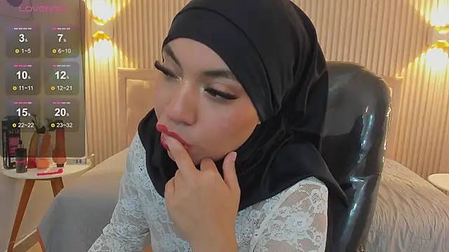 Snapshot of Sooffii_1 chatting on March 7, 2025, 5:18 am Sooffii 1 online show from March 7, 2025, 5:18 am