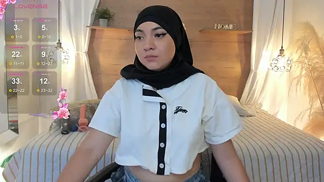 Snapshot of Sooffii_1 chatting on February 8, 2025, 7:05 pm Sooffii 1 online show from February 8, 2025, 7:05 pm