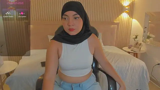 Snapshot of Sooffii_1 chatting on February 14, 2025, 2:18 am Sooffii 1 online show from February 14, 2025, 2:18 am