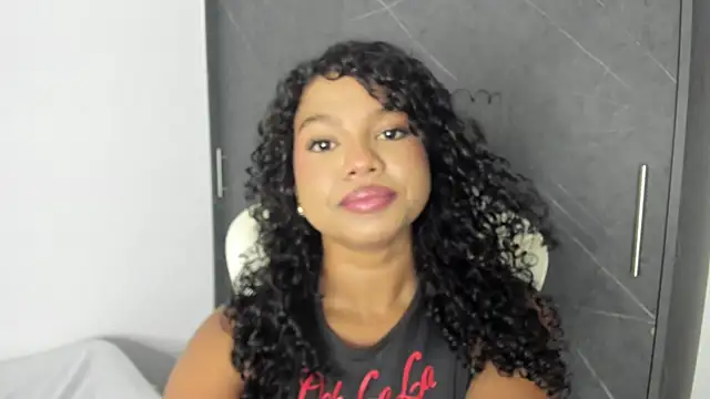 chloe ebony  online show from February 19, 2026, 1:24 am