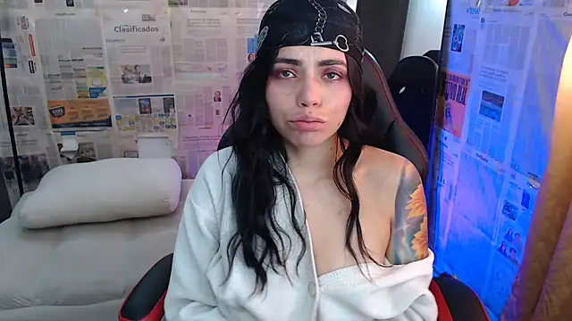 Snapshot of i_am_nina_ chatting on November 12, 2025, 8:01 pm i am nina online show from November 12, 2025, 8:01 pm