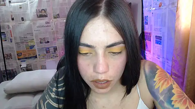 Snapshot of i_am_nina_ chatting on November 19, 2025, 8:09 pm i am nina online show from November 19, 2025, 8:09 pm