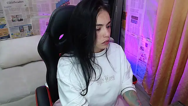 Snapshot of i_am_nina_ chatting on October 22, 2025, 9:57 pm i am nina online show from October 22, 2025, 9:57 pm