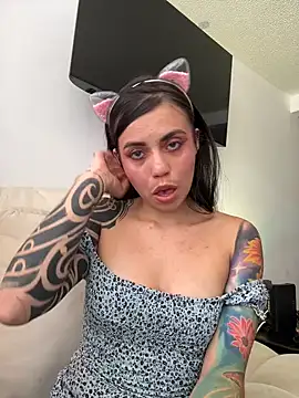 Snapshot of i_am_nina_ chatting on December 3, 2025, 8:08 pm i am nina online show from December 3, 2025, 8:08 pm