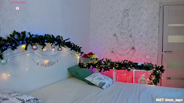 LillyMoure  online show from January 8, 2026, 11:44 pm