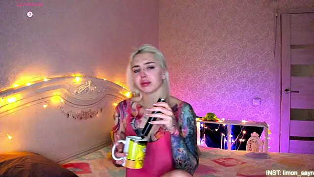 LillyMoure  online show from February 26, 2026, 11:05 pm