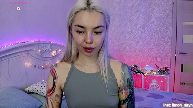 LillyMoure  online show from November 5, 2025, 11:19 pm