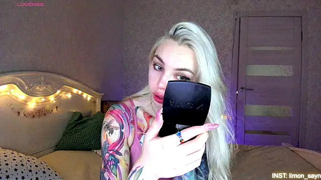Snapshot of LillyMoure_ chatting on June 3, 2026, 11:09 pm LillyMoure online show from June 3, 2026, 11:09 pm
