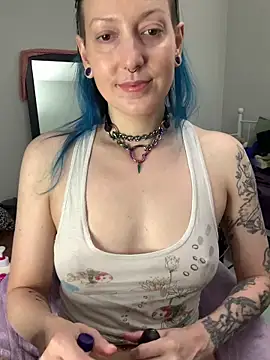 MissCumberdale online show from December 19, 2025, 6:21 pm