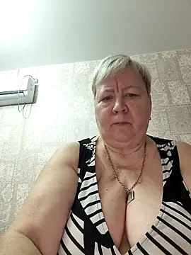 Snapshot of EffectFiona chatting on November 2, 2025, 1:43 am EffectFiona online show from November 2, 2025, 1:43 am