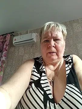 Snapshot of EffectFiona chatting on November 1, 2025, 5:03 am EffectFiona online show from November 1, 2025, 5:03 am