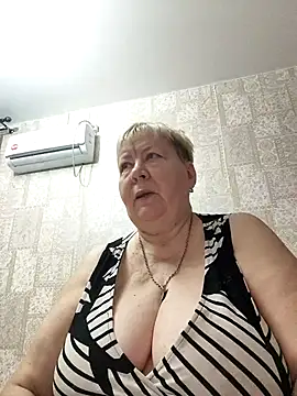 Snapshot of EffectFiona chatting on November 3, 2025, 1:44 am EffectFiona online show from November 3, 2025, 1:44 am