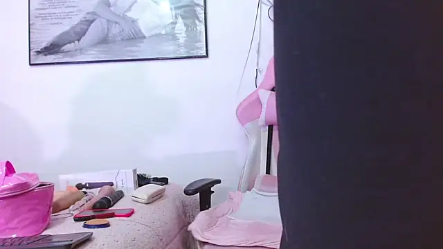 Snapshot of Amelie_Rousell chatting on September 24, 2025, 9:21 pm Amelie Rousell online show from September 24, 2025, 9:21 pm