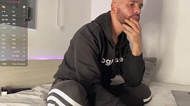 Snapshot of tim_beard chatting on December 20, 2025, 12:24 am tim beard online show from December 20, 2025, 12:24 am