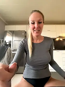 MaviePearl online show from October 11, 2025, 8:37 am