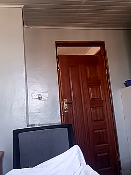 Prettybecs online show from February 19, 2025, 5:05 am