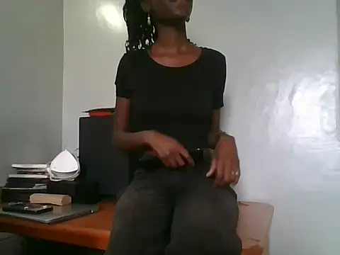 Prettybecs online show from October 6, 2025, 7:53 am