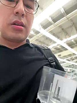 Snapshot of andrewmhilton_ chatting on October 22, 2025, 6:07 pm andrewmhilton online show from October 22, 2025, 6:07 pm