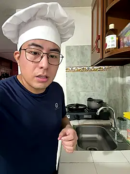 Snapshot of andrewmhilton_ chatting on December 5, 2025, 5:55 pm andrewmhilton online show from December 5, 2025, 5:55 pm