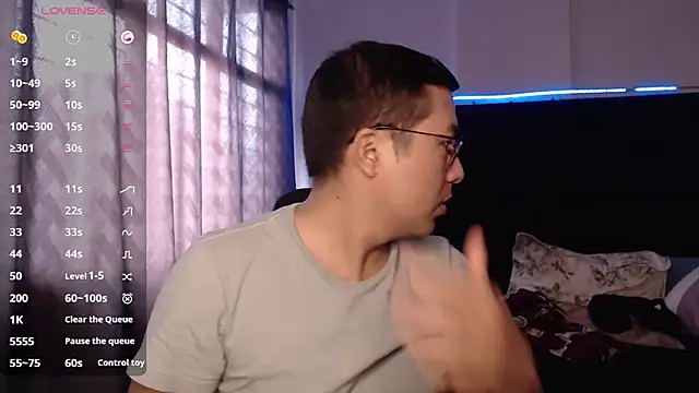 Snapshot of andrewmhilton_ chatting on November 9, 2025, 6:23 pm andrewmhilton online show from November 9, 2025, 6:23 pm