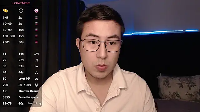 Snapshot of andrewmhilton_ chatting on November 16, 2025, 5:45 am andrewmhilton online show from November 16, 2025, 5:45 am