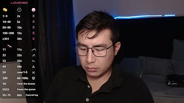 Snapshot of andrewmhilton_ chatting on November 1, 2025, 6:30 am andrewmhilton online show from November 1, 2025, 6:30 am