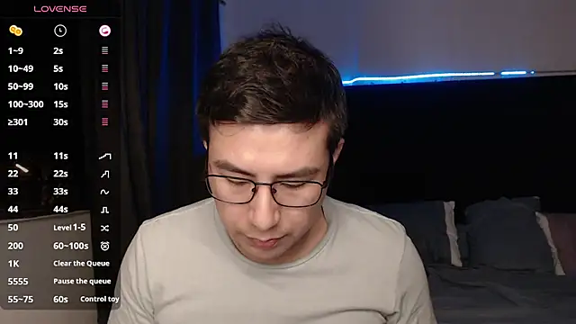 Snapshot of andrewmhilton_ chatting on November 26, 2025, 4:12 am andrewmhilton online show from November 26, 2025, 4:12 am