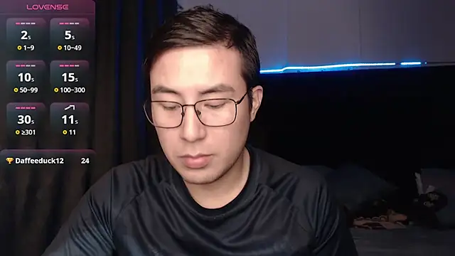 Snapshot of andrewmhilton_ chatting on November 29, 2025, 5:29 am andrewmhilton online show from November 29, 2025, 5:29 am