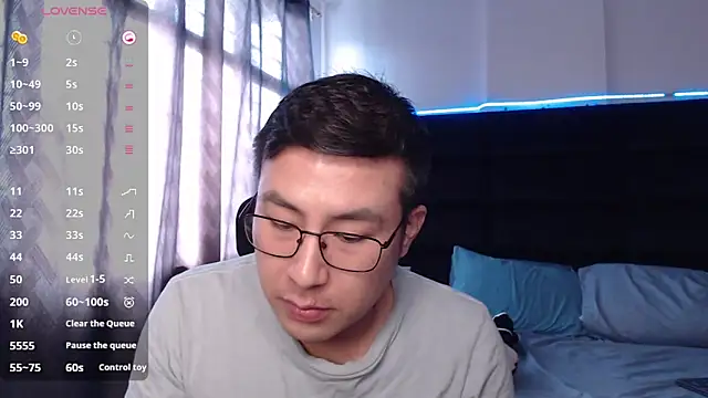 Snapshot of andrewmhilton_ chatting on October 28, 2025, 6:51 pm andrewmhilton online show from October 28, 2025, 6:51 pm