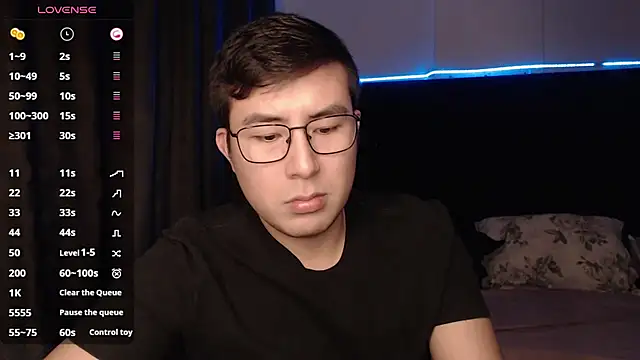 Snapshot of andrewmhilton_ chatting on November 19, 2025, 6:24 am andrewmhilton online show from November 19, 2025, 6:24 am