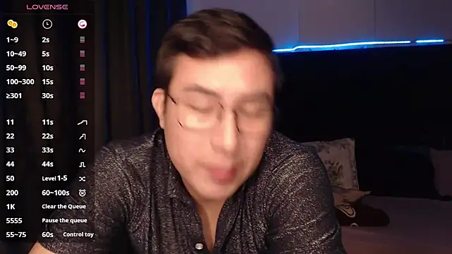 Snapshot of andrewmhilton_ chatting on November 18, 2025, 7:11 am andrewmhilton online show from November 18, 2025, 7:11 am