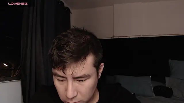 Snapshot of andrewmhilton_ chatting on October 31, 2025, 5:15 am andrewmhilton online show from October 31, 2025, 5:15 am