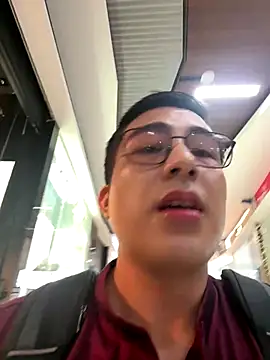 Snapshot of andrewmhilton_ chatting on November 12, 2025, 6:12 pm andrewmhilton online show from November 12, 2025, 6:12 pm