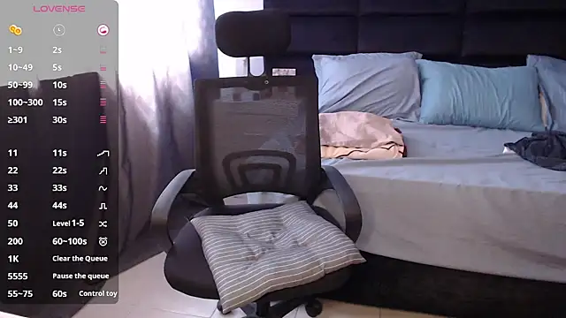 Snapshot of andrewmhilton_ chatting on November 10, 2025, 7:08 pm andrewmhilton online show from November 10, 2025, 7:08 pm