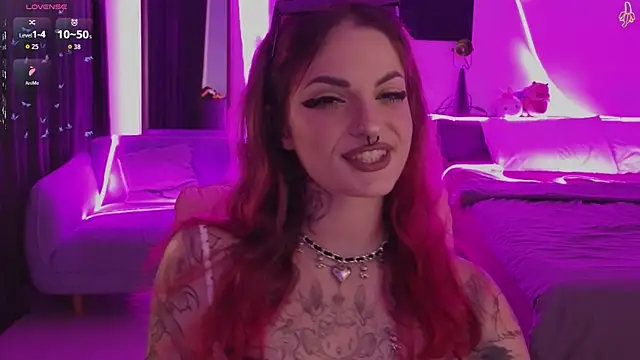 Snapshot of BratzieDarsie chatting on June 13, 2026, 2:15 pm BratzieDarsie online show from June 13, 2026, 2:15 pm