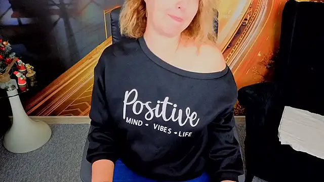 Snapshot of EmmaxPark chatting on December 15, 2025, 7:03 am EmmaxPark online show from December 15, 2025, 7:03 am