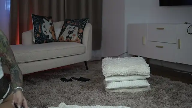 TiffanyMaze online show from October 25, 2025, 8:57 am