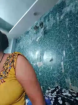 Poojabhabi101 online show from April 17, 2026, 6:05 am