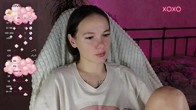 Snapshot of lil_luna_x chatting on November 18, 2025, 10:45 pm lil luna x online show from November 18, 2025, 10:45 pm