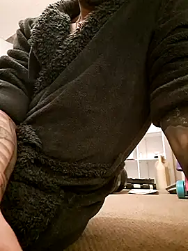 Snapshot of crisconst chatting on December 16, 2025, 9:30 pm crisconst online show from December 16, 2025, 9:30 pm