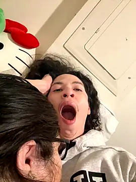 LiverandBrat77 online show from December 4, 2025, 4:11 am