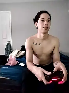 LiverandBrat77 online show from December 18, 2024, 6:21 am