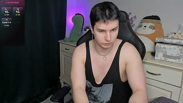 Snapshot of Vincent_Strong chatting on December 22, 2025, 8:14 am Vincent Strong online show from December 22, 2025, 8:14 am