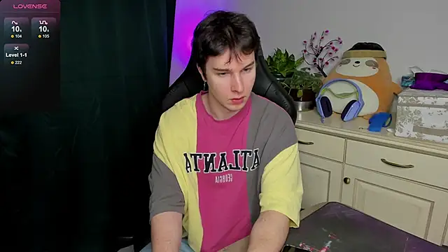 Snapshot of Vincent_Strong chatting on February 6, 2026, 7:37 am Vincent Strong online show from February 6, 2026, 7:37 am