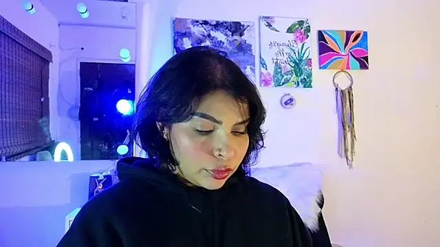 Snapshot of GigiiStone chatting on October 27, 2025, 10:00 pm GigiiStone online show from October 27, 2025, 10:00 pm