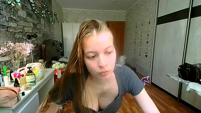   Aphrodita  wow   online show from April 15, 2026, 1:37 pm