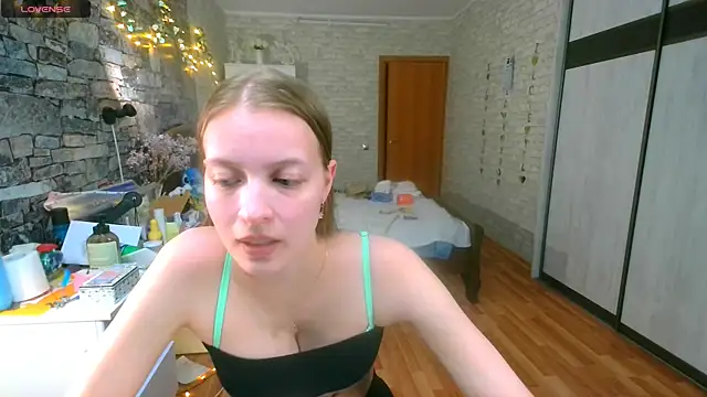   Aphrodita  wow   online show from May 22, 2026, 3:10 pm