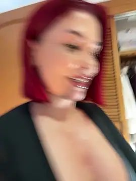 zafiro mo0n online show from February 9, 2026, 9:57 pm